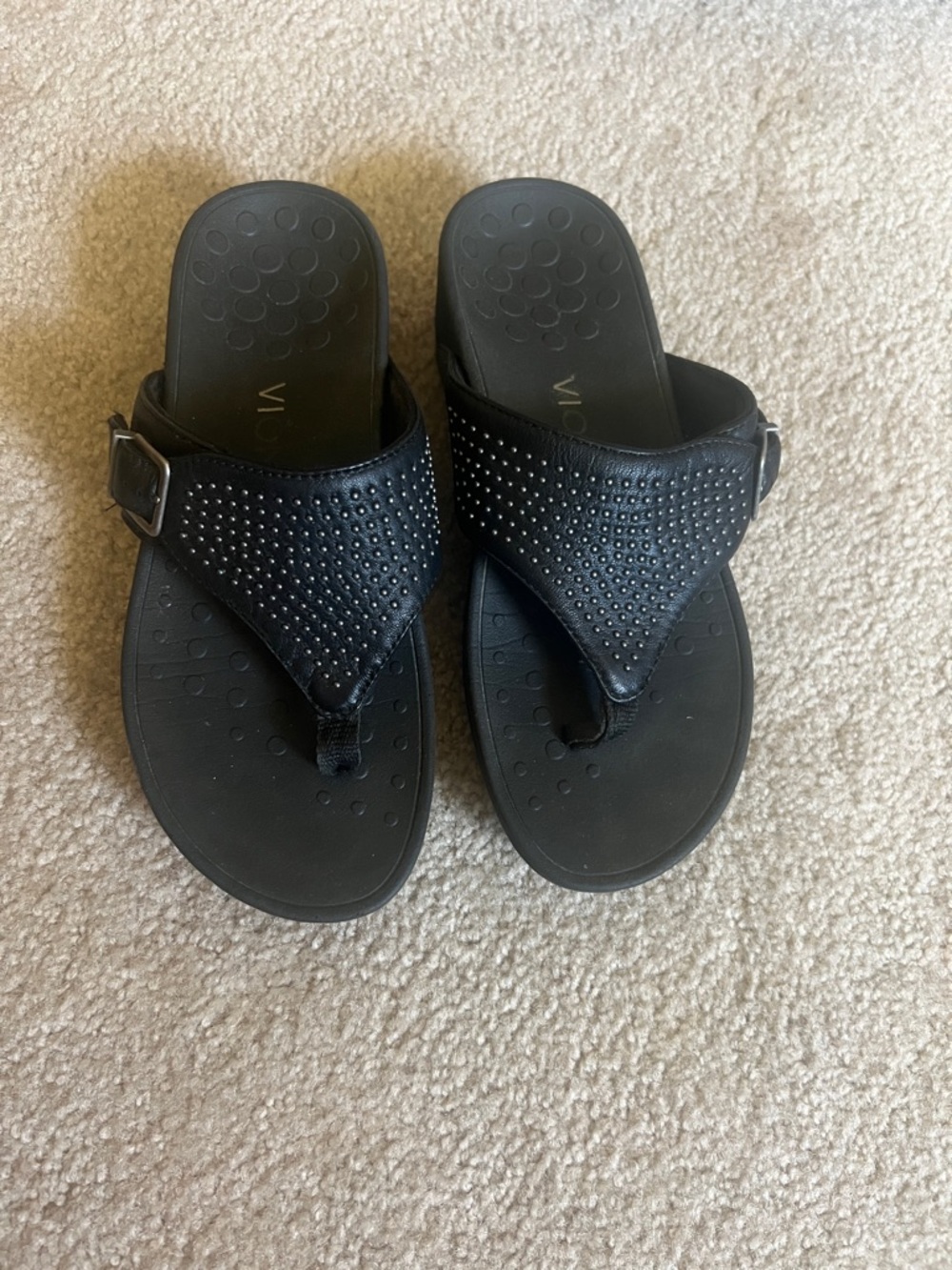 Vionic Black Buckle Thong Sandals